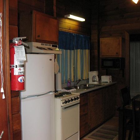 Forest Lake Camping Resort Lakefront Cabin 8 Advance Exteriör bild