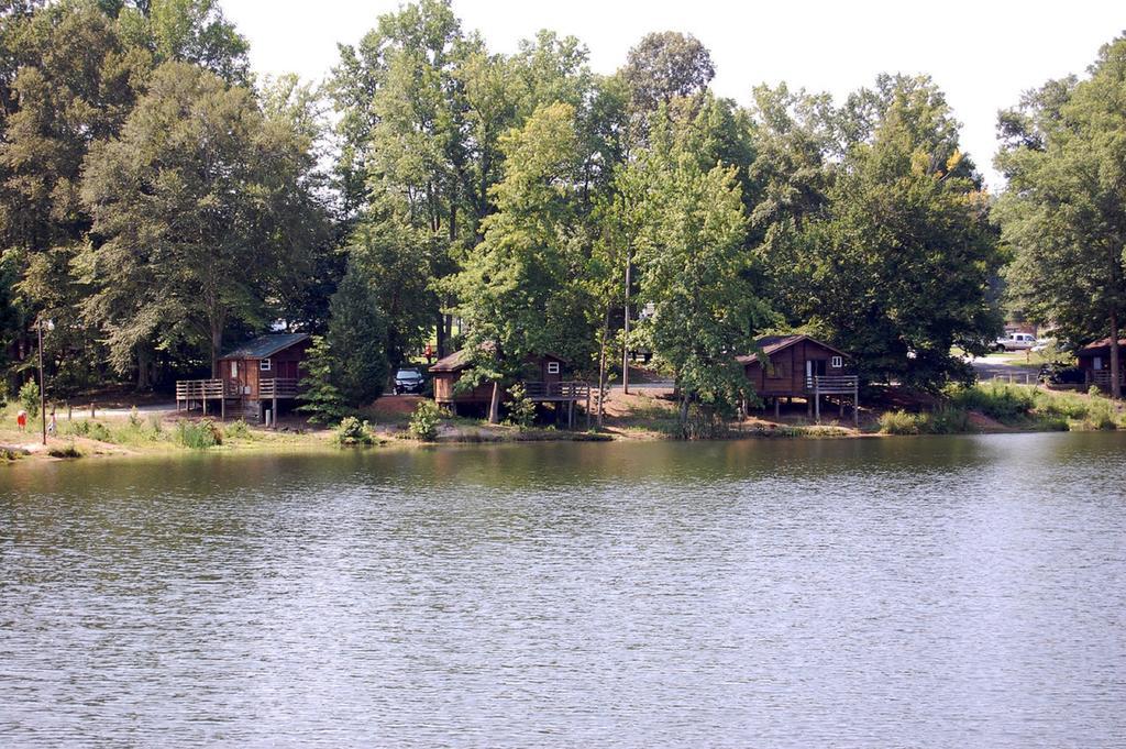 Forest Lake Camping Resort Lakefront Cabin 8 Advance Exteriör bild