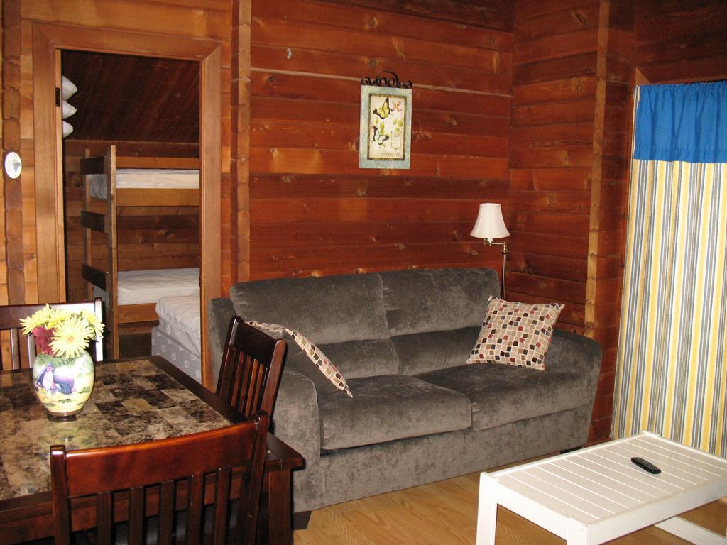 Forest Lake Camping Resort Lakefront Cabin 8 Advance Exteriör bild